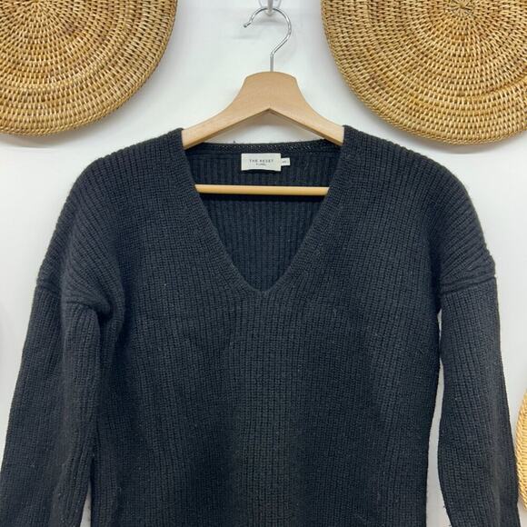 $188 The Reset R Label Black V-Neck Wool Cashmere Knit Sweater XS - Picture 3 of 7